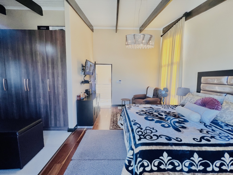 4 Bedroom Property for Sale in Sunset Estate Western Cape